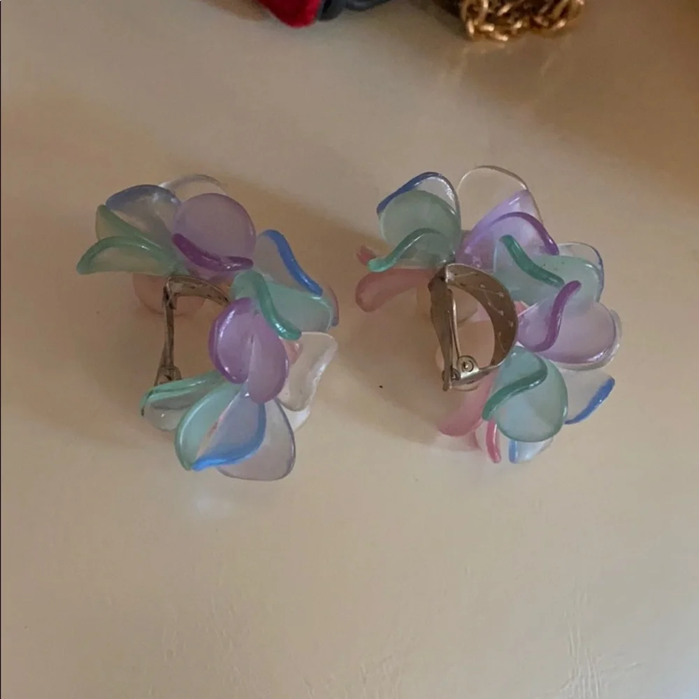 Vintage Pastel Petal Curved Clip On Earrings